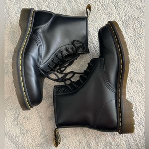Dr Martens women’s black smooth leather size 9